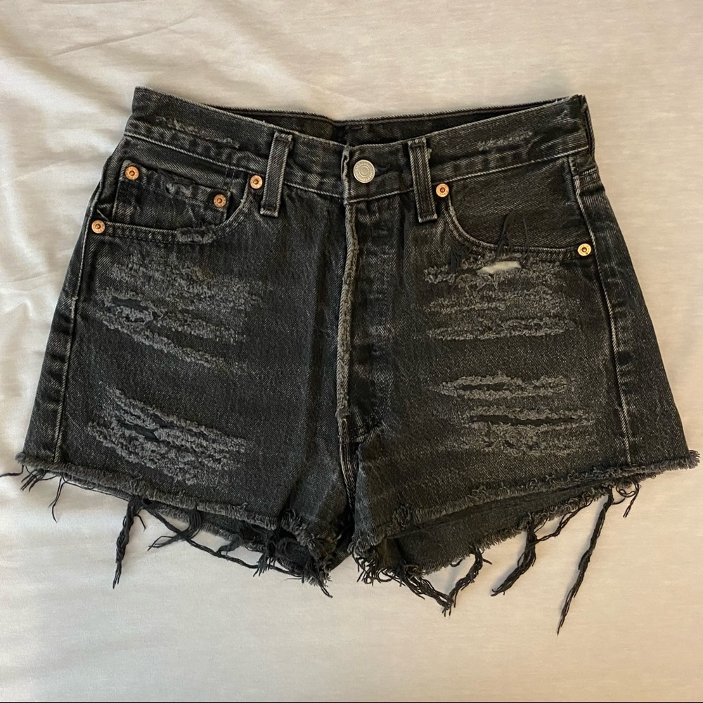 Vintage | Levi’s | Denim Shorts — Size 25/26